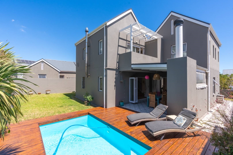 3 Bedroom Property for Sale in Somerset Lakes Western Cape